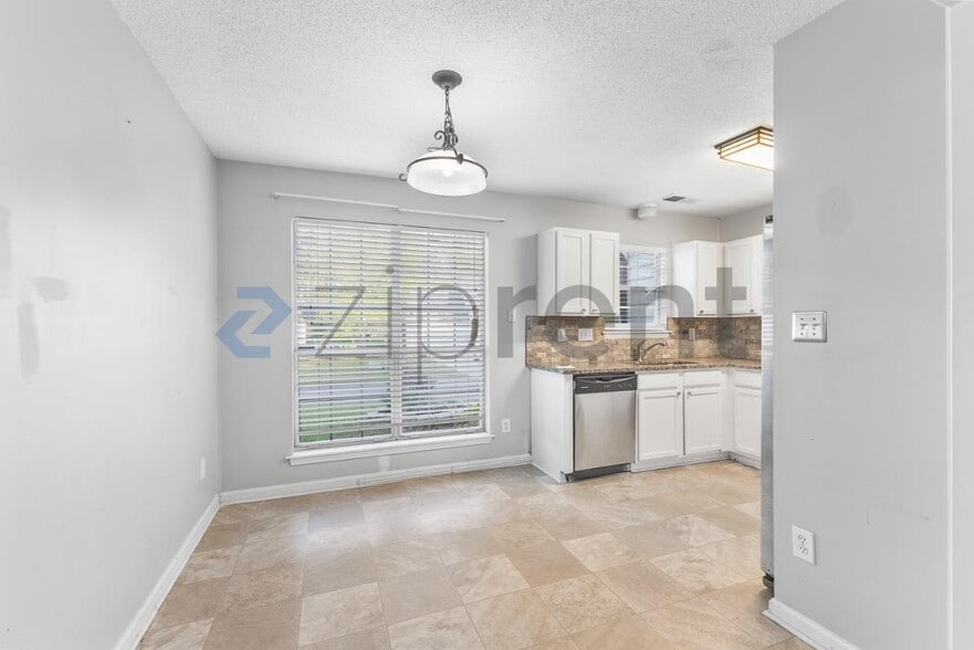 Building Photo - 922 Treasure Pl SW