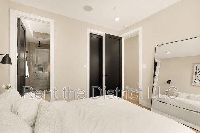 Building Photo - 1365 Perry Pl NW