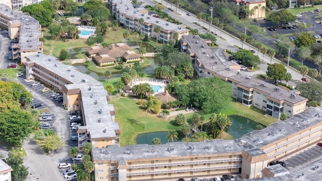 Building Photo - 5021 W Oakland Park Blvd