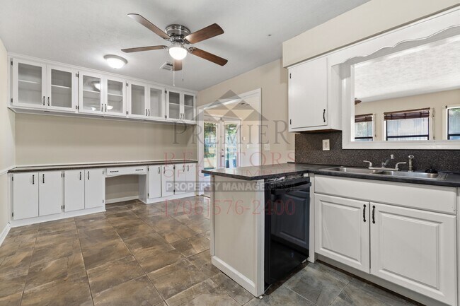 Building Photo - 520 Asa Dr