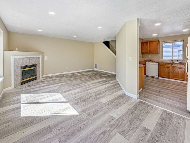 Building Photo - Spacious 3-bedroom Duplex in Wilkes Neighborhood **1/2 off 3rd month's rent!!!**