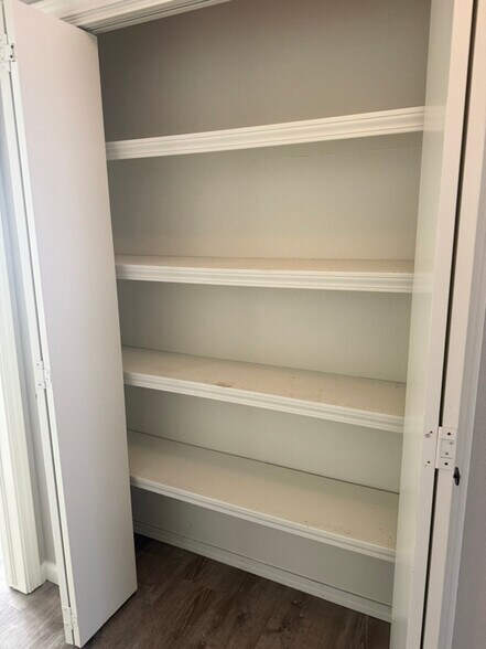 Building Photo - 1716 N Butternut Ave