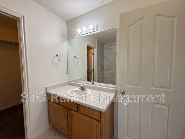 Building Photo - 773 S 220 E Cir