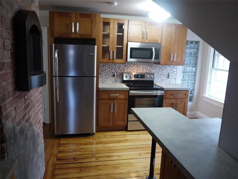 Building Photo - 283 Norwood Ave