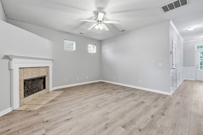 Building Photo - 777 King George Blvd