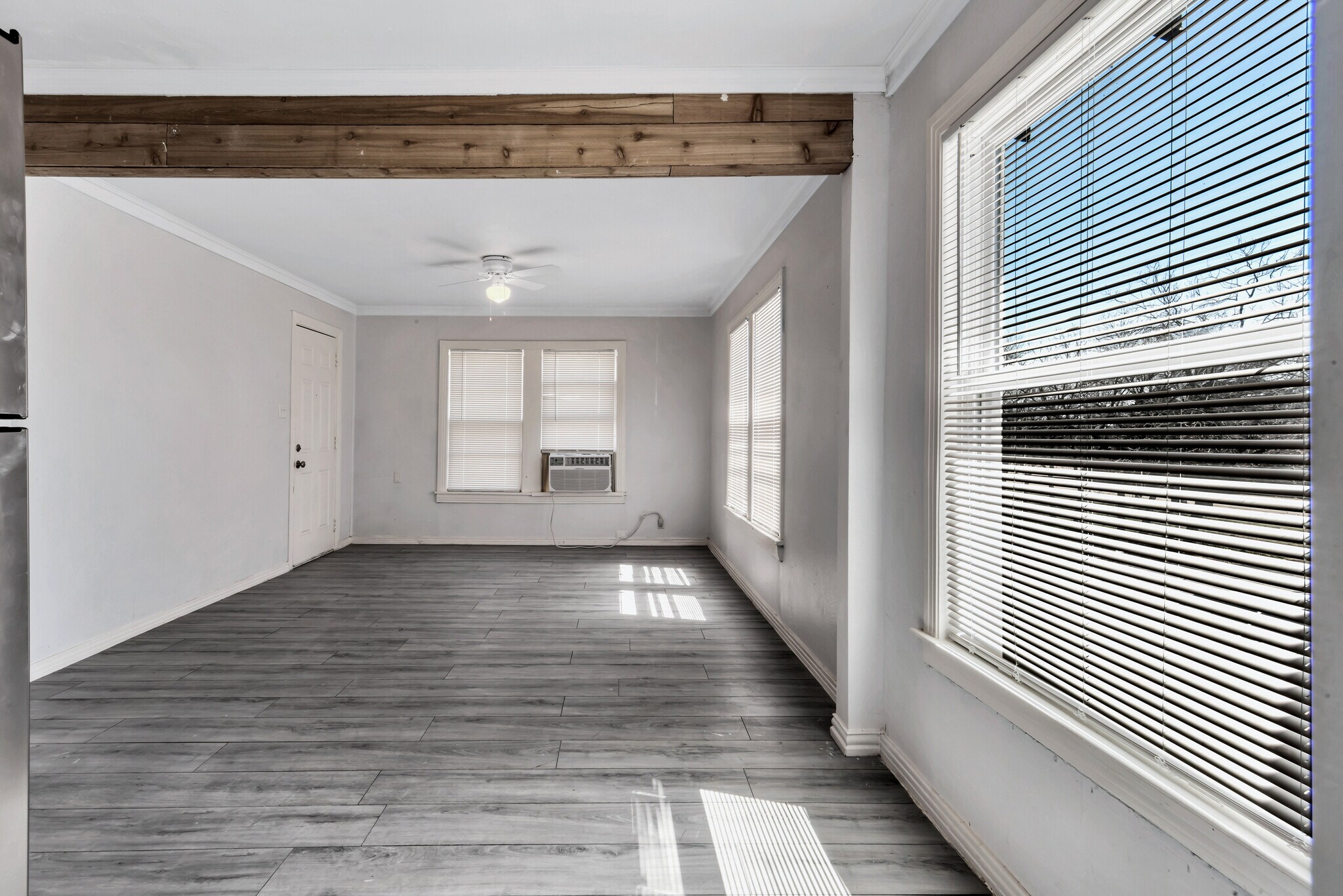 Building Photo - 305 N Robinson St