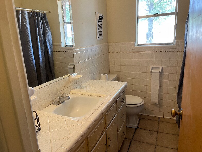 Building Photo - 2111 Scripture St