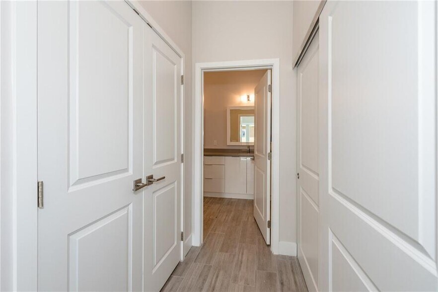 Building Photo - 1105 NE 2nd Ave