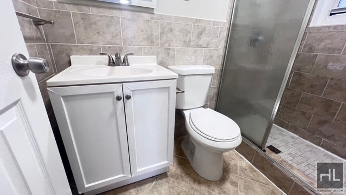 Building Photo - NEWLY RENOVATED 2 BEDROOM/2 FULL BATHROOMS...