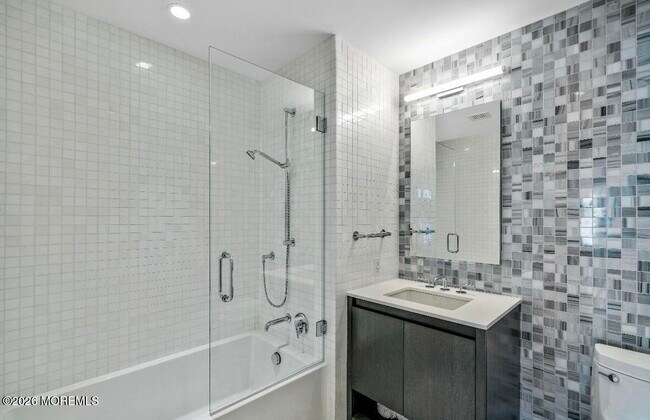 Building Photo - 15 Morris Ave