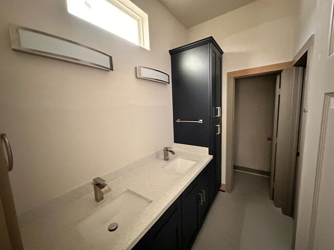 Building Photo - 10008 Hazelhurst Dr
