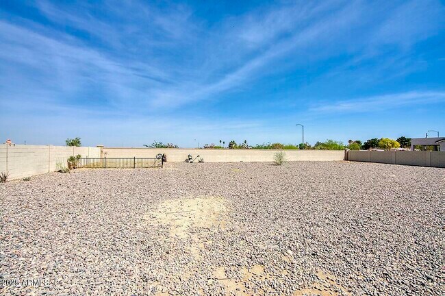 Building Photo - 8428 S 16th Dr