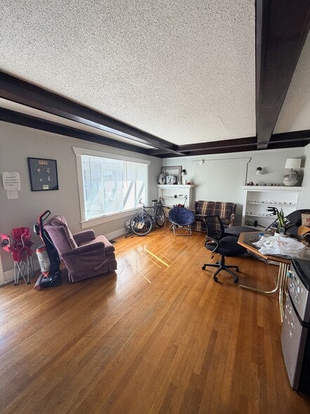 Building Photo - 614 S Stevens St