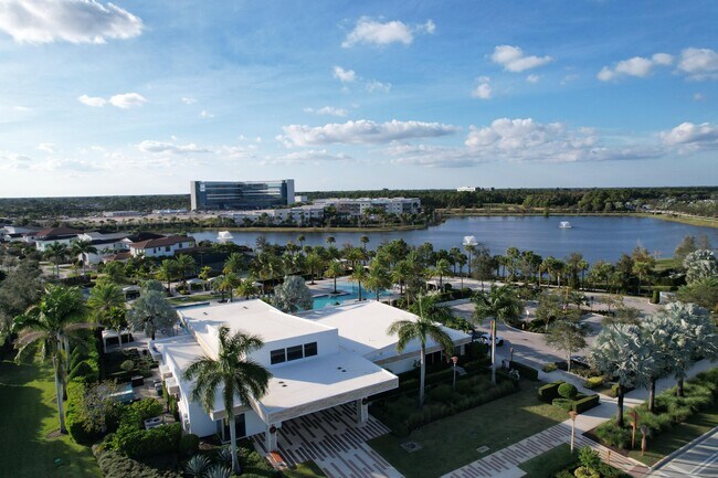 Building Photo - 2074 Dickens Terrace