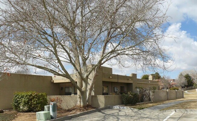 Building Photo - 9747 Village Green Dr NE