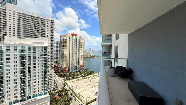 Building Photo - 1300 Brickell Bay Dr