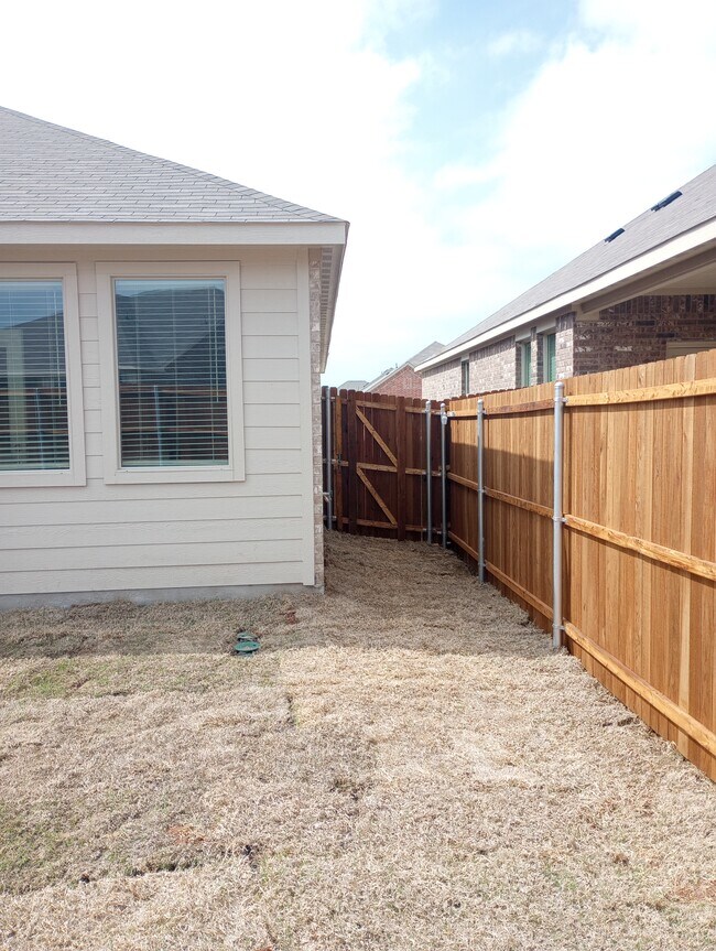 Building Photo - 5119 Winterberry Dr