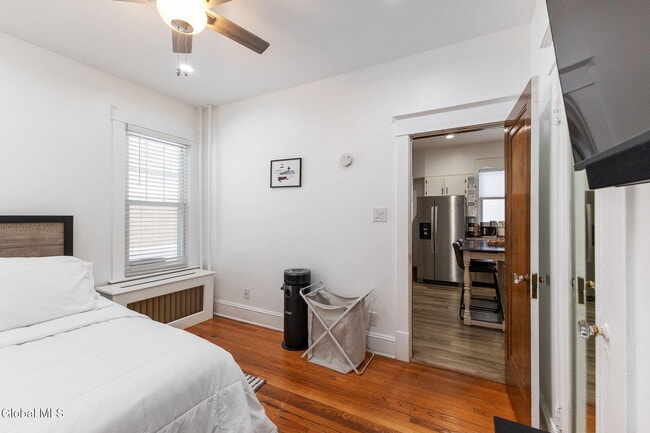 Building Photo - 106 N Pine Ave