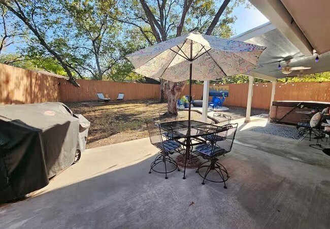 Building Photo - 4917 Manchester Cir