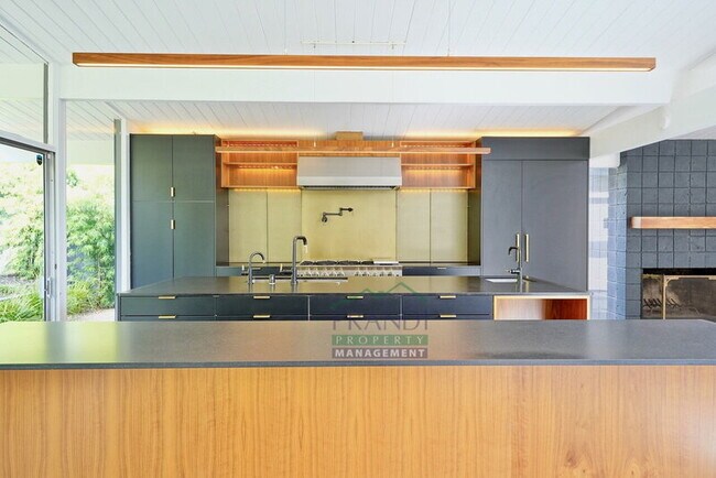 Building Photo - 18 Anchorage Ct