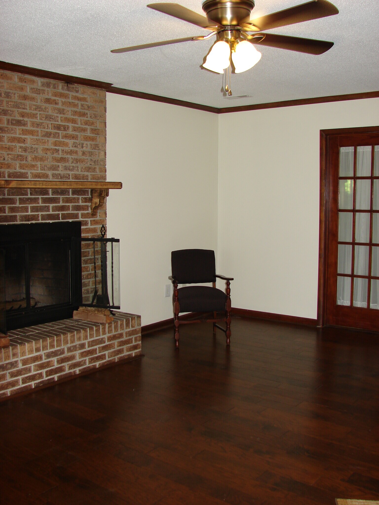 Den/Sitting room w/ fireplace - 1847 Gibson Ave