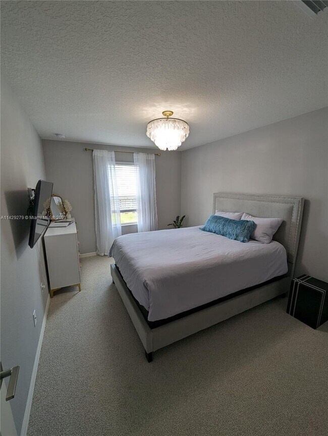 Building Photo - 9235 Freedom Hill Dr