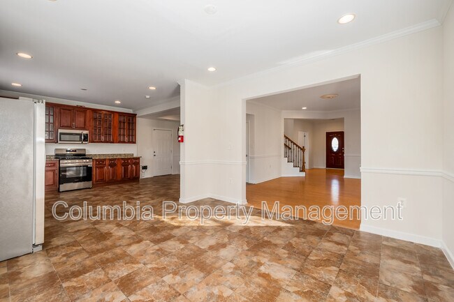 Building Photo - 2421 Franklin St NE