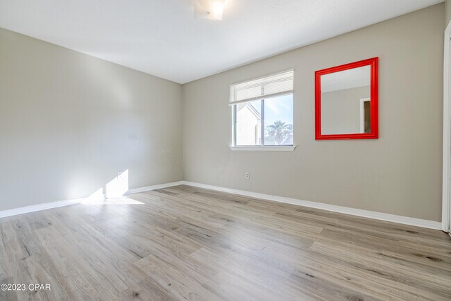 Building Photo - 191 White Sandy Dr