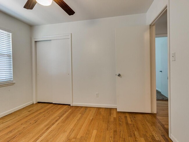 Building Photo - 2644 Lakeside Dr