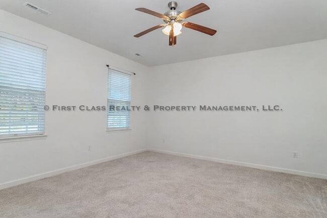 Building Photo - 46 S Great White Way