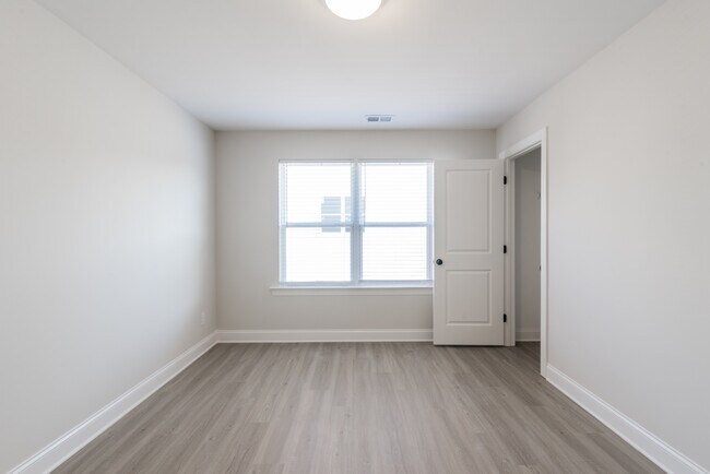 Building Photo - 3642 Trull St