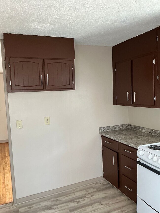 Building Photo - 2 Bed / 1 Bath Apartment for Rent - We have your next HOME ready!