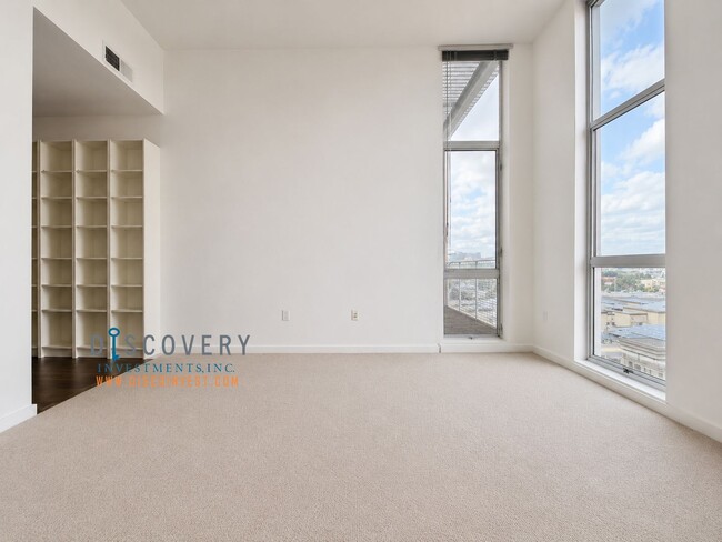 Building Photo - Uptown Place One Bedroom Condominium