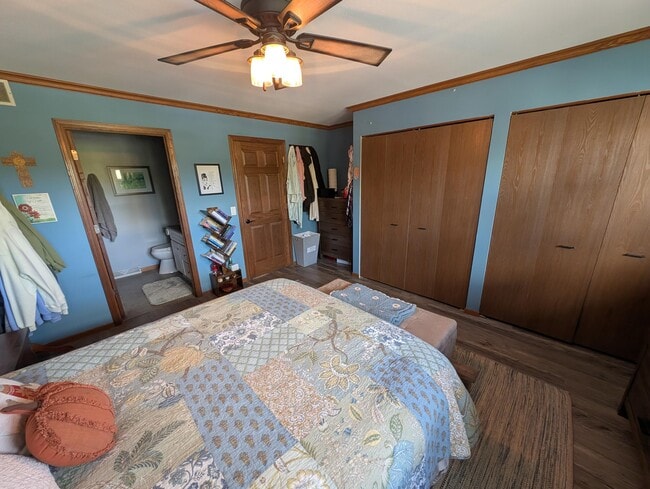 Building Photo - 607 Tamarack Dr W