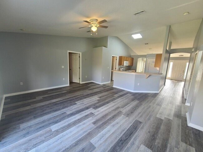 Building Photo - 6425 Grapewood Rd