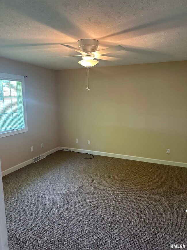 Building Photo - 2805 Cronin Dr