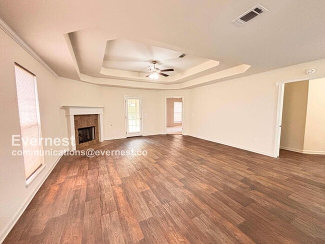Building Photo - Beautiful 3-Bedroom Home with Modern Ameni...