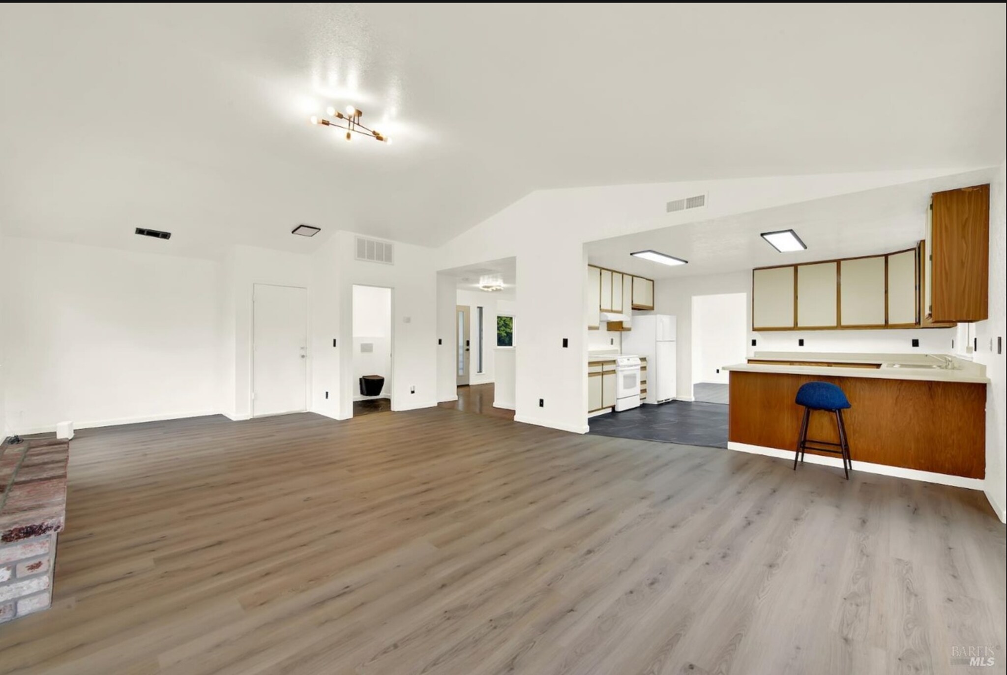 Building Photo - 143 Creekview Dr