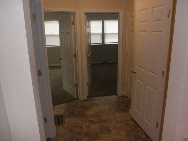 Building Photo - Charming home with basement