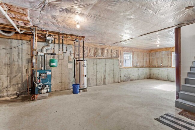 Building Photo - 22 Maple Rd