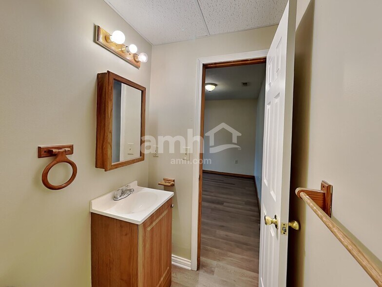 Building Photo - 2479 Camellia Ct