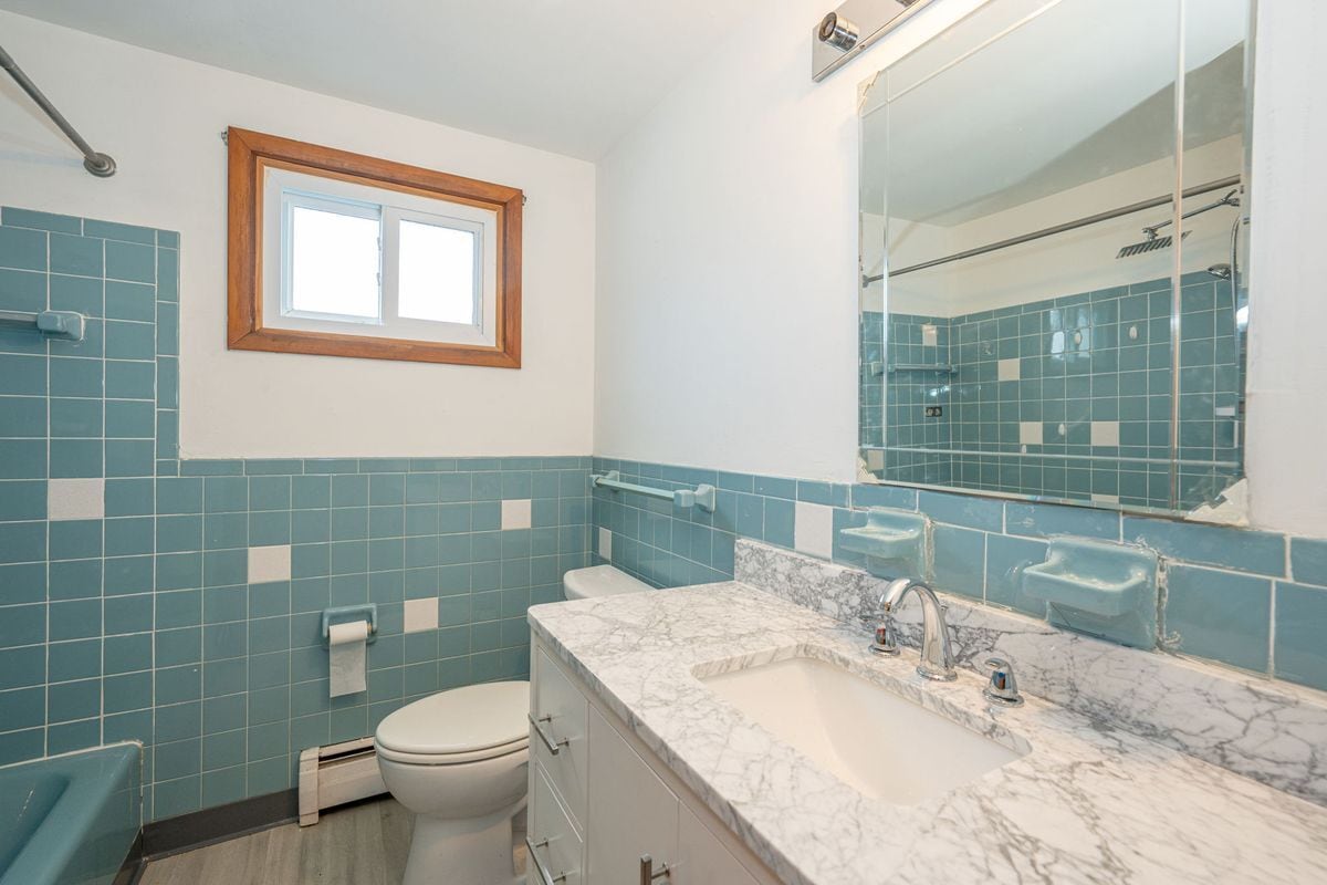 Building Photo - 24 Honduras Ln