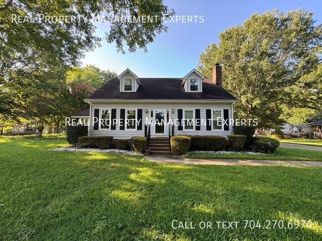 Building Photo - 6008 Mallard Dr