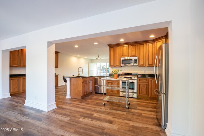 Building Photo - 2532 E Highland Ave