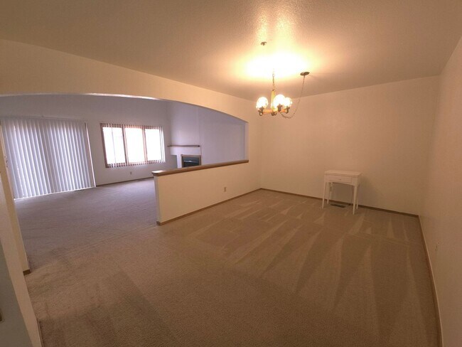 Building Photo - AVAILABLE NOW! 2 Bedroom Plus Loft with co...