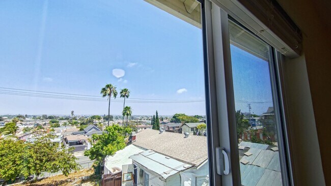 Building Photo - **$500 MOVE-IN SPECIAL!** Newly Remodeled ...