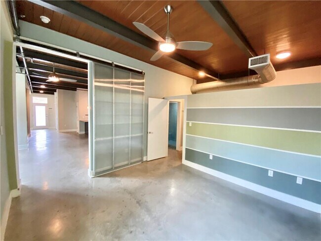 Building Photo - 2205 N Lamar Blvd
