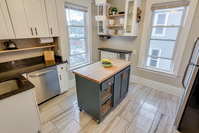 Building Photo - 3501 Cedar Ave S