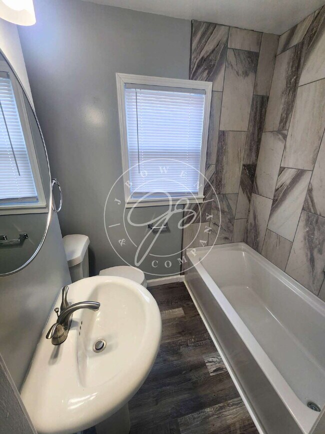 Building Photo - Spacious & Updated 3-Bedroom Home in East Toledo – Birmingham Neighborhood