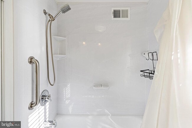 Building Photo - 4407 Whittier Rd